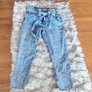 🆕 High Rise lite wash jeans NWT